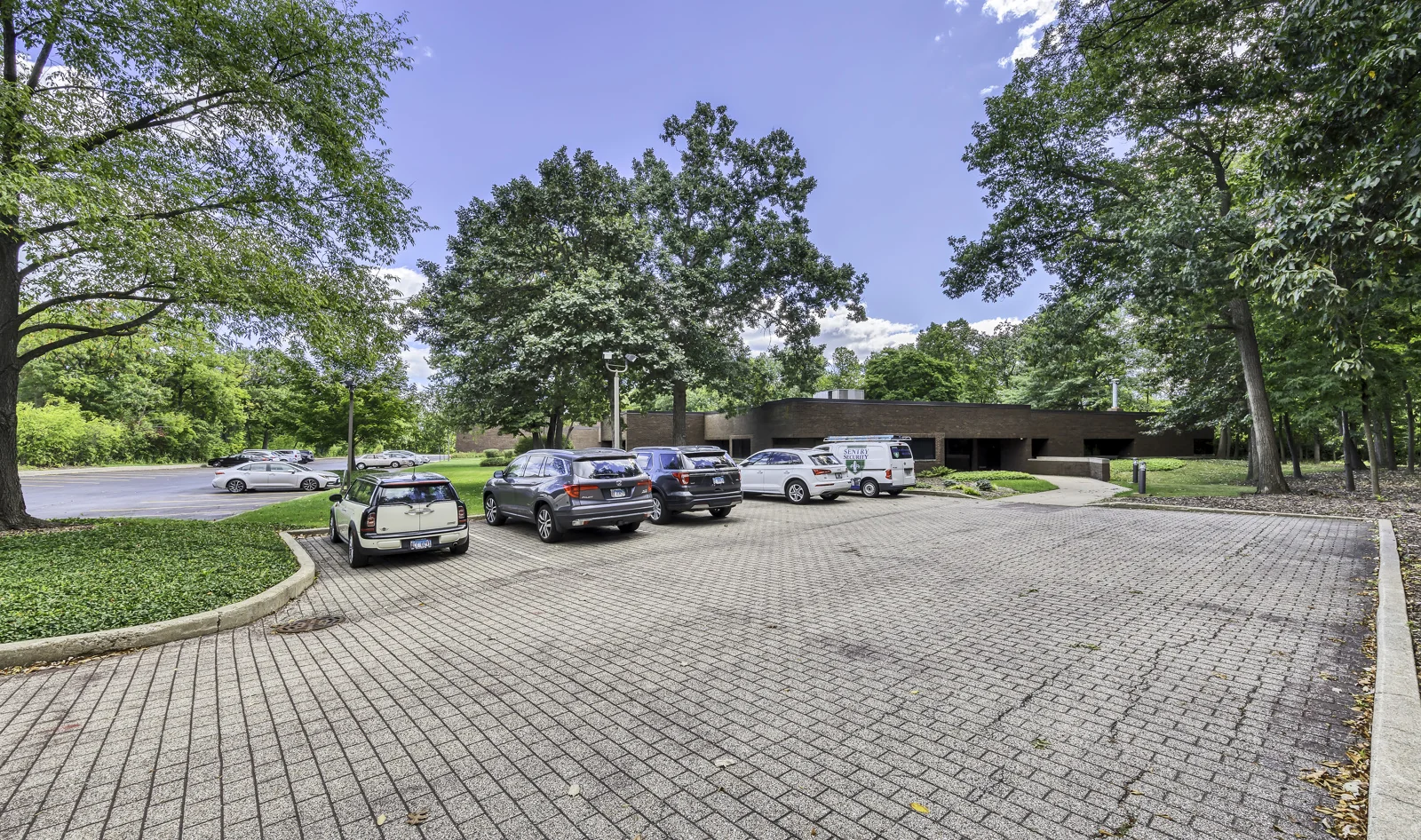 2401 Waukegan Road - photo 14 - Bannockburn, IL