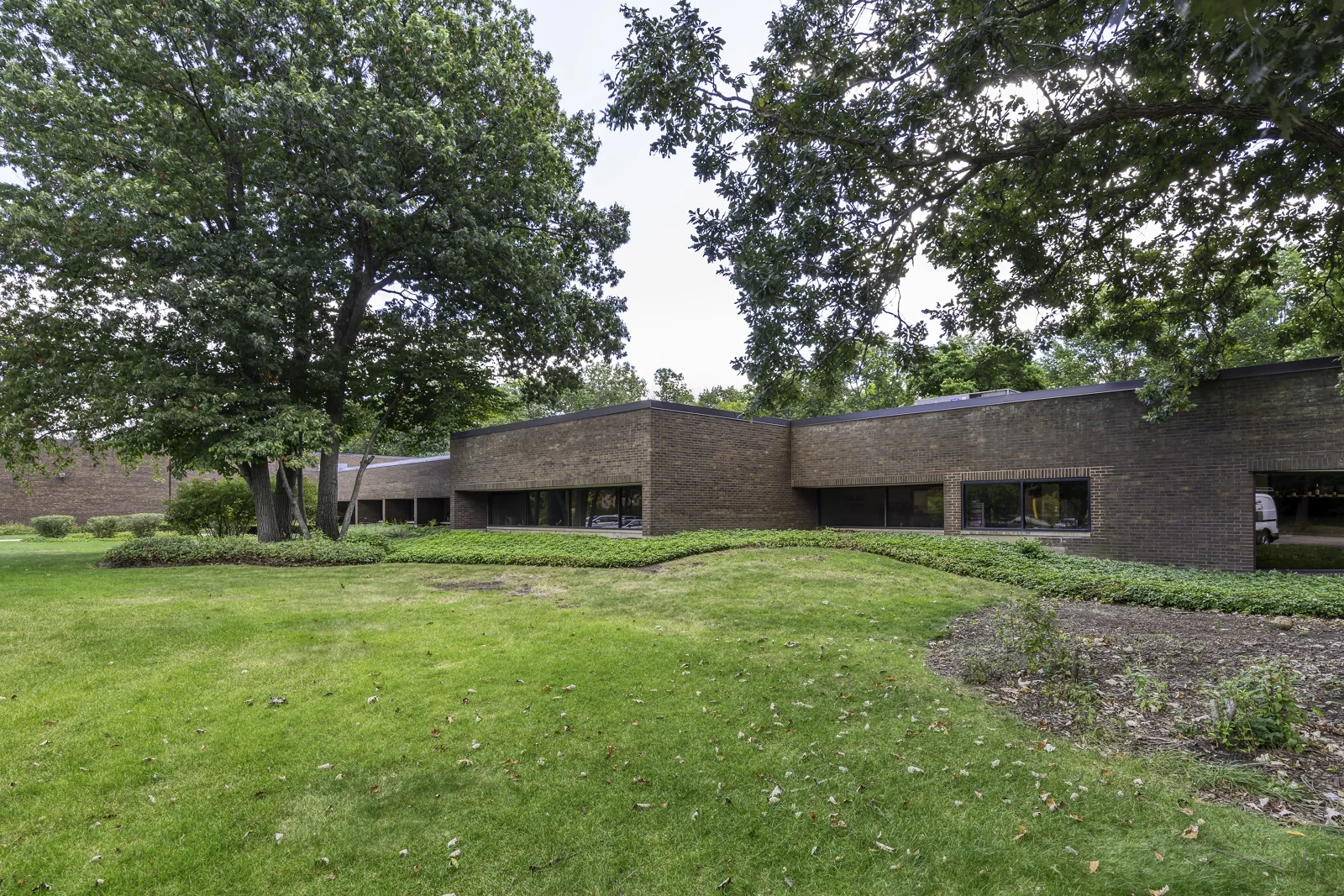 2401 Waukegan Road - photo 15 - Bannockburn, IL
