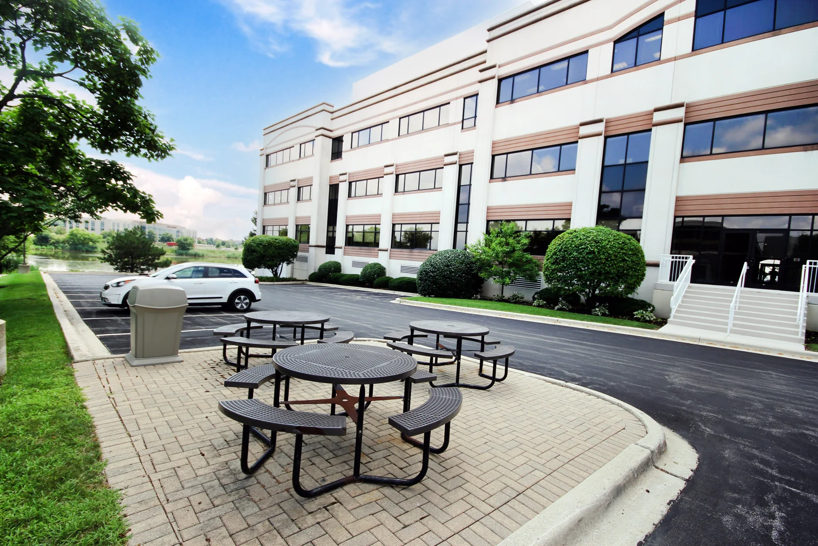 Estancia Corporate Centre — Lease in Burr Ridge, IL, photo 3 of 8