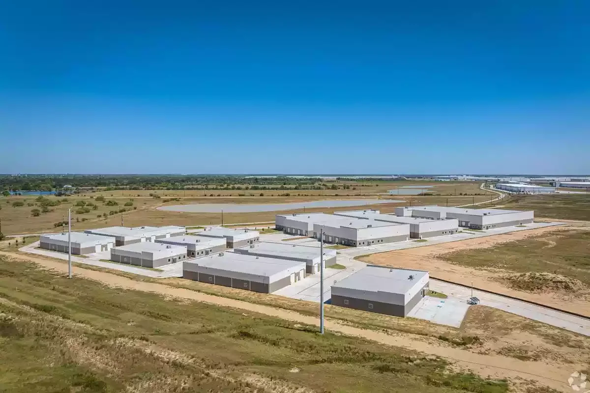 Twinwood Commerce Center - Building 21